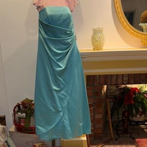 Elegant strapless Blue Gown